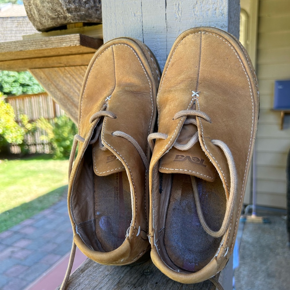 Teva shoes Nubuck lace up. Durable suede, women’s or child Sz 5